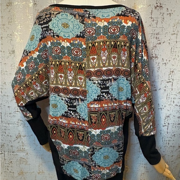 Colorful Patterned Long Sleeve Top - Picture 5 of 6